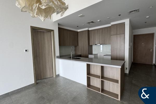 Upgraded | Marina | Sea View | 2 Bed | maids