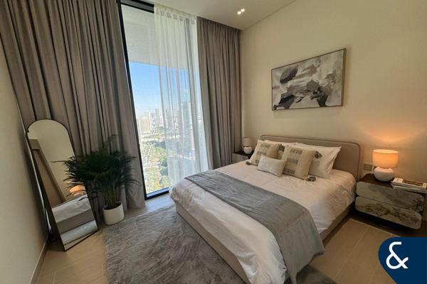 Skyline Views | Ultra Luxury | 12 Cheques