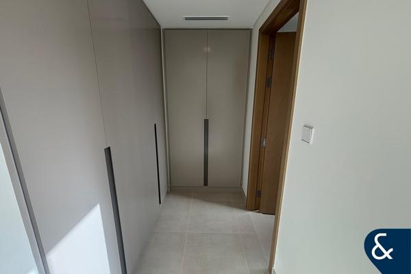 Brand New | Single Row | Resident Agent