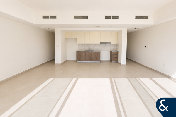 Close to Pool | 3 Bed | Middle Kitchen