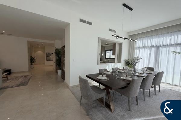 Lagoon Living | 5 bed | Luxury
