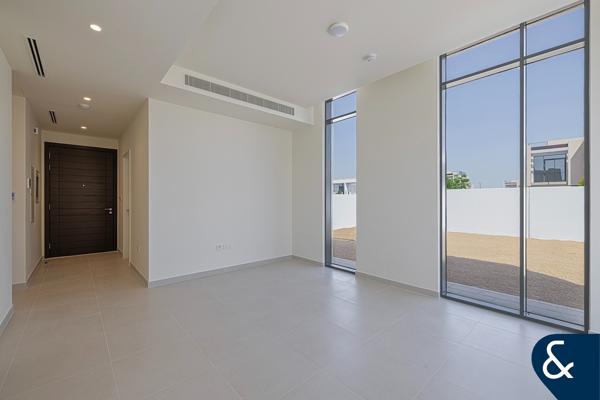Vacant | Huge Corner Plot | Four Bedrooms