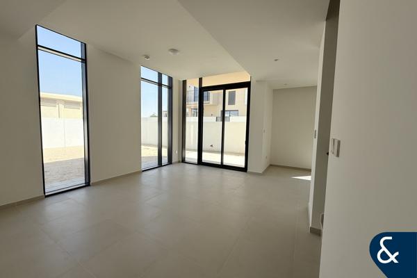 Vacant | Huge Corner Plot | Four Bedrooms