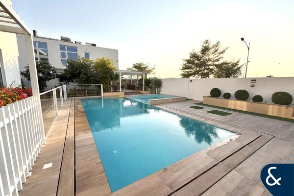 PRIVATE SWIMMING POOL | HUGE PLOT | 6 BED V2