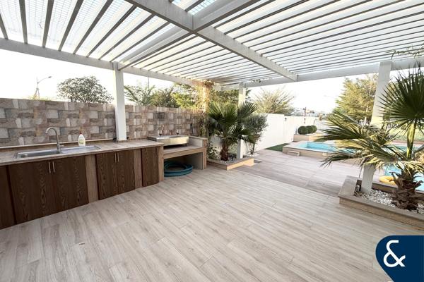 PRIVATE SWIMMING POOL | HUGE PLOT | 6 BED V2