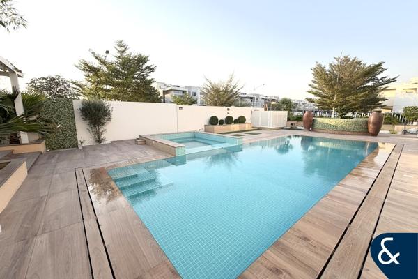 PRIVATE SWIMMING POOL | HUGE PLOT | 6 BED V2