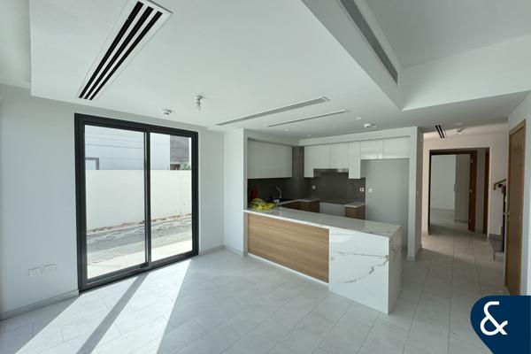 Greenbelt | Single Row | Close to Pools