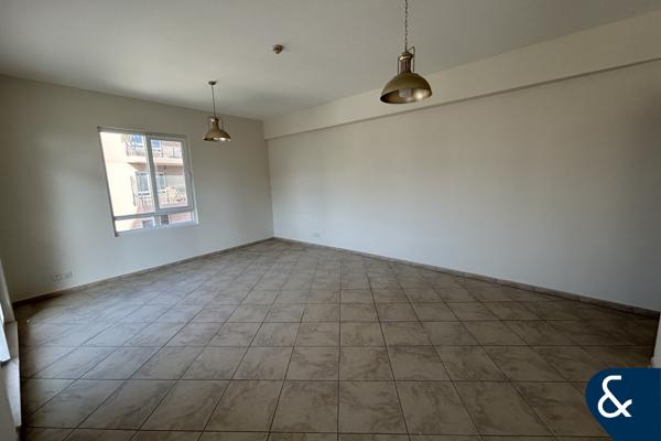 Three Bedroom I 2169 Sqft I Vacant Now