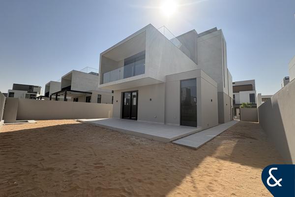 Exclusive community I 4 bedrooms I Available