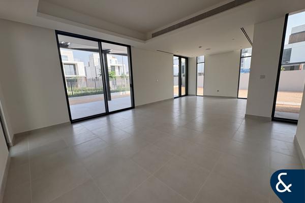 Exclusive community I 4 bedrooms I Available