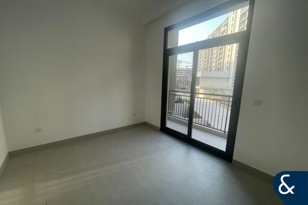 Pool View | Low Floor | Open Plan Living