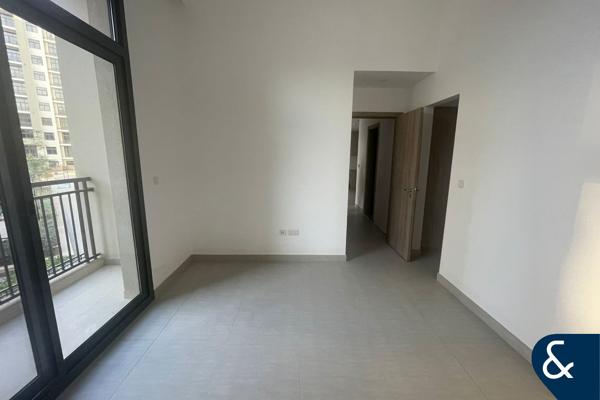 Pool View | Low Floor | Open Plan Living