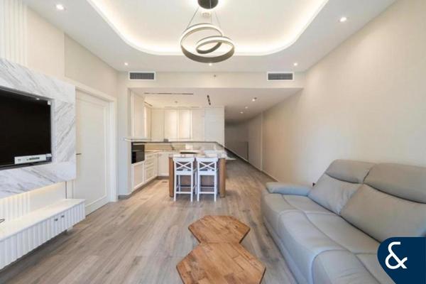 Fully upgraded | Full marina view | Vacant