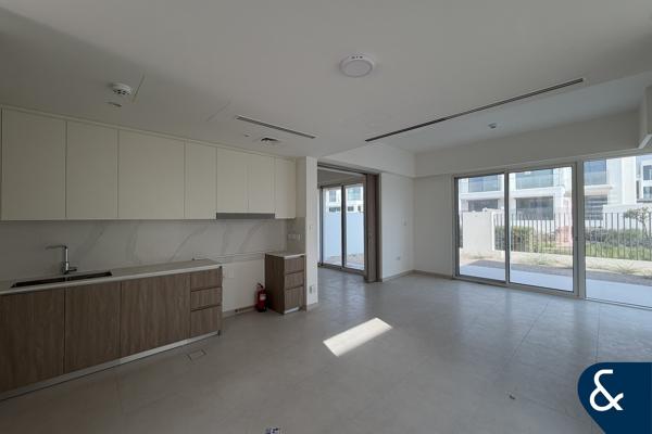 Close to Golden Beach | 4 Bed | Single Row