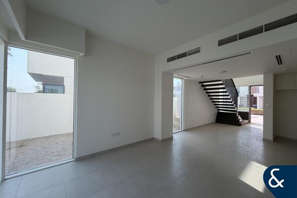 Close to Golden Beach | 4 Bed | Single Row