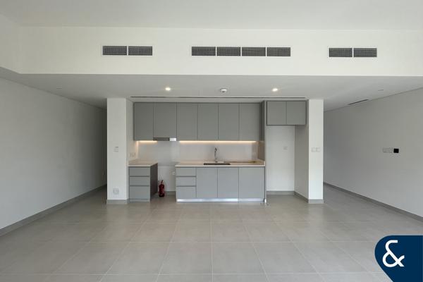 Middle Kitchen | New | Great Location