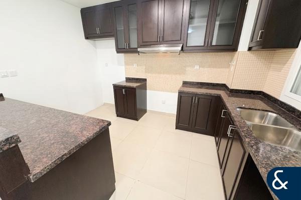Vacant on Transfer | 3 Bed + M | Single Row