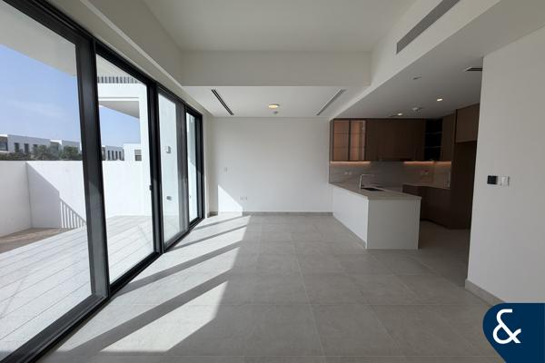 Close to Pool | Green Backing | Modern Style
