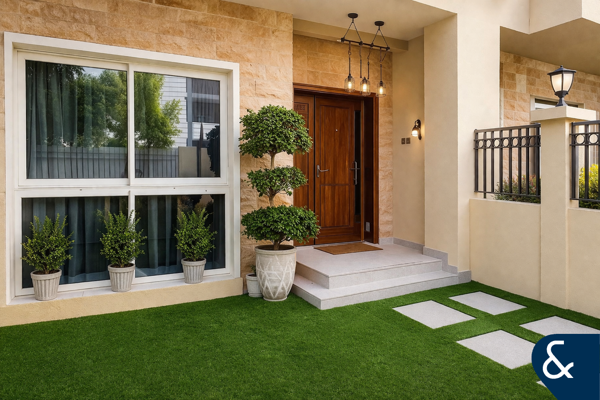 EXCLUSIVE | UPGRADED 4 BED TH | CORNER PLOT