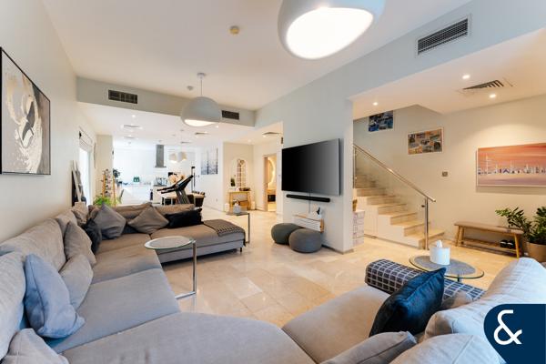 EXCLUSIVE | UPGRADED 4 BED TH | CALL TO VIEW
