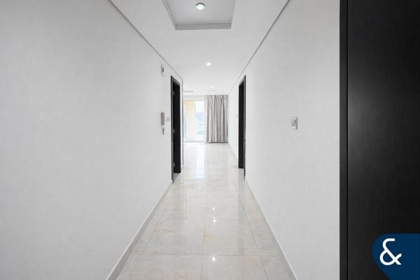 Vacant | Lake View | Spacious | Open Plan