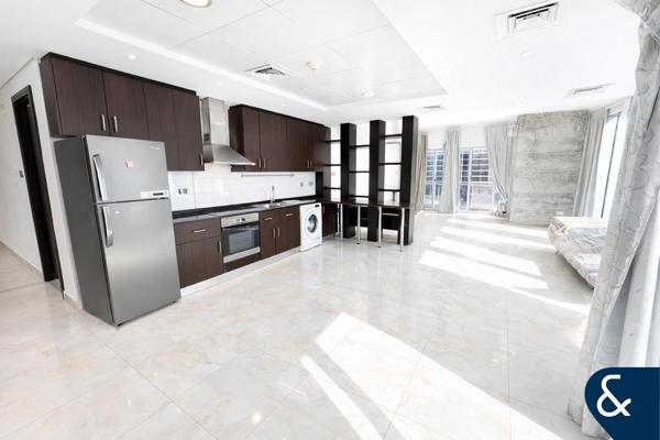 Vacant | Lake View | Spacious | Open Plan