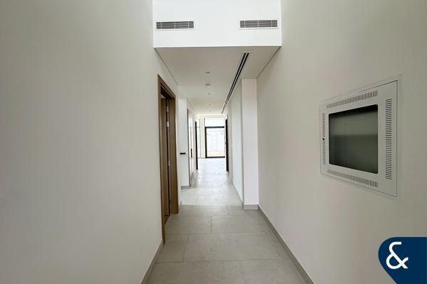 4 bed + Maids | Modern Finish | Vacant