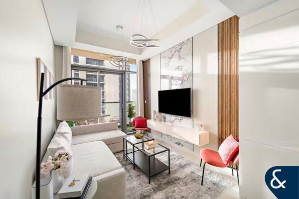 Fully Furnished | Prime Location | High floor