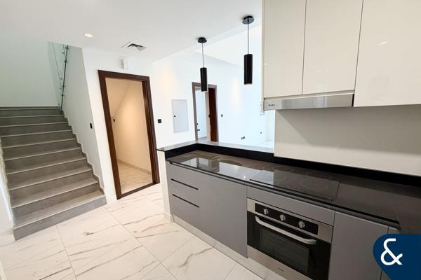 Single Row | Burj Views | 4 Bed + Maids