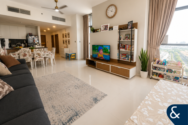 Large 1 Bedroom | VOT | Top Floor | Open View