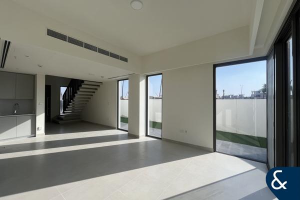 Corner Unit | Single Row | Landscaped