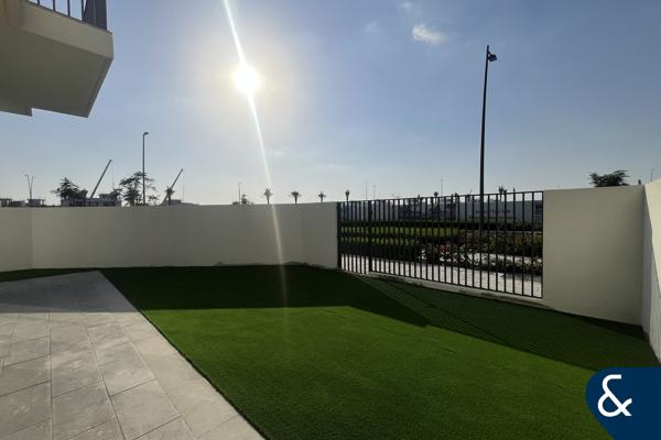 Corner Unit | Single Row | Landscaped