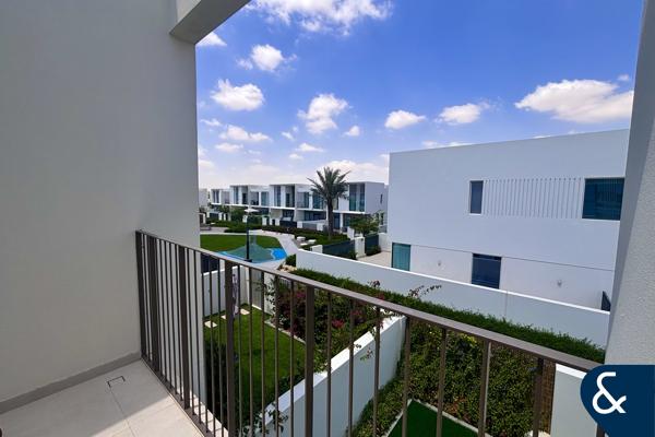 Park Backing | Corner Unit | Pharo Style