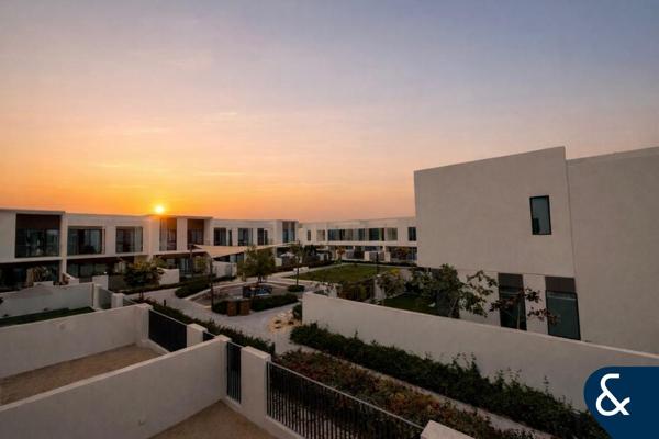 Park Backing | Corner Unit | Pharo Style