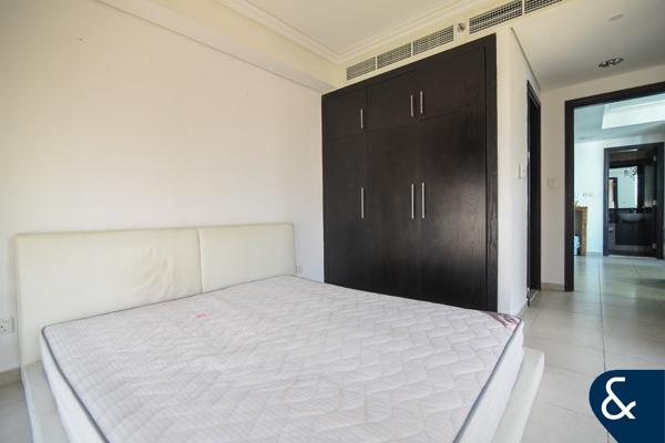 Corner unit | Lake view | Notice served