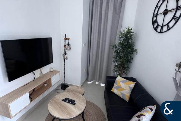 Studio | Great Location | Vacant | 1 Bath