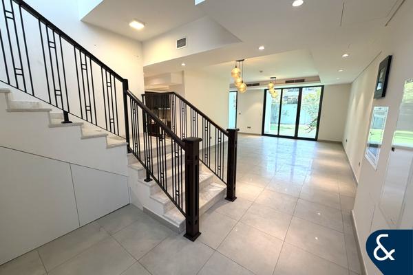 Internal Unit | 3 Ensuites | Enclosed Kitchen