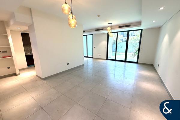 Internal Unit | 3 Ensuites | Enclosed Kitchen