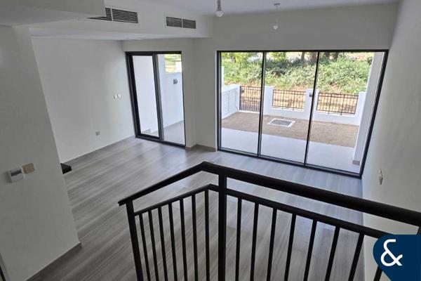 Park Access | Single Row | Vacant | 4 Beds