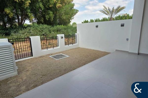 Park Access | Single Row | Vacant | 4 Beds