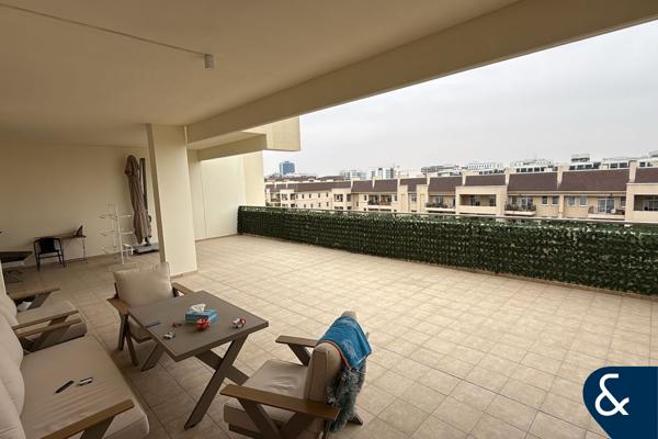 Upgraded | Vacant on Transfer | Garden facing