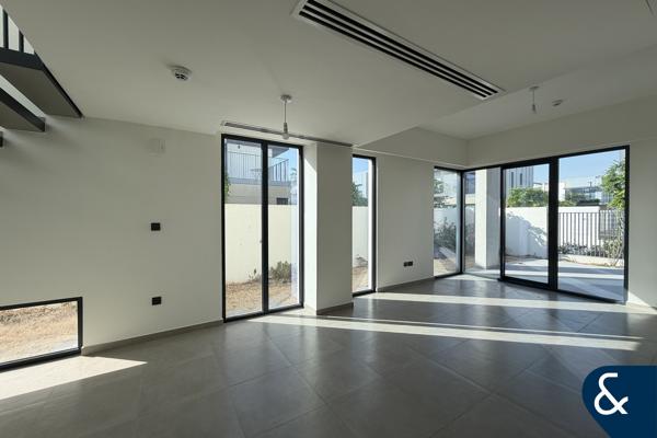 Close to Amenities | Corner Unit | 4 Bed