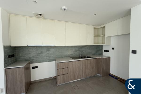 Close to Amenities | Corner Unit | 4 Bed