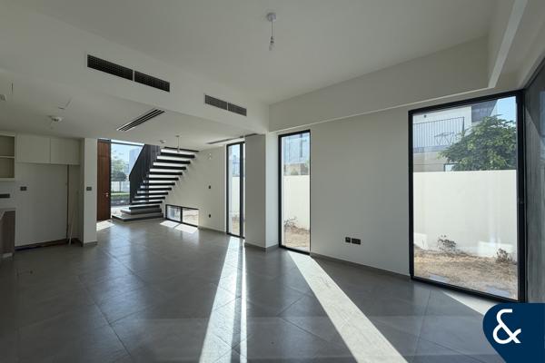 Close to Amenities | Corner Unit | 4 Bed