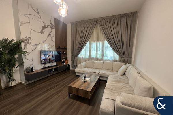 FULLY FURNISHED | LARGE BALCONY | UPGRADED