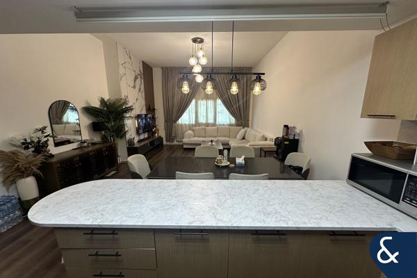 FULLY FURNISHED | LARGE BALCONY | UPGRADED