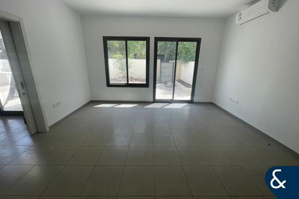 Close to Pool | Open Plan Living | Vacant