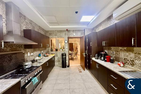 Vastu |  Family Room | Exclusive listing
