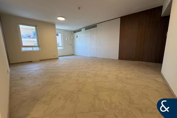 Upgraded | 3 Bed+Maid | Spacious Layout