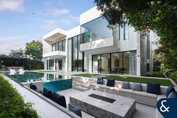 5 bed 8,500 Sq Ft | 10,750 Plot | Park Facing